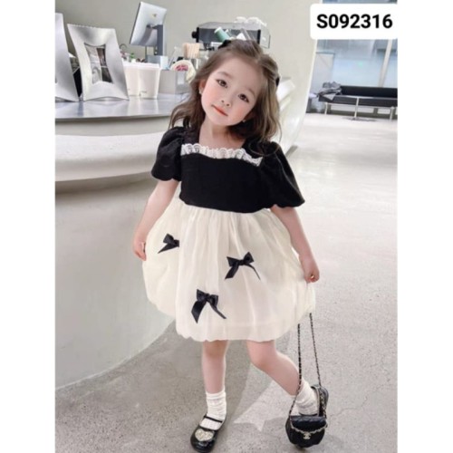 Small Black &amp; White D